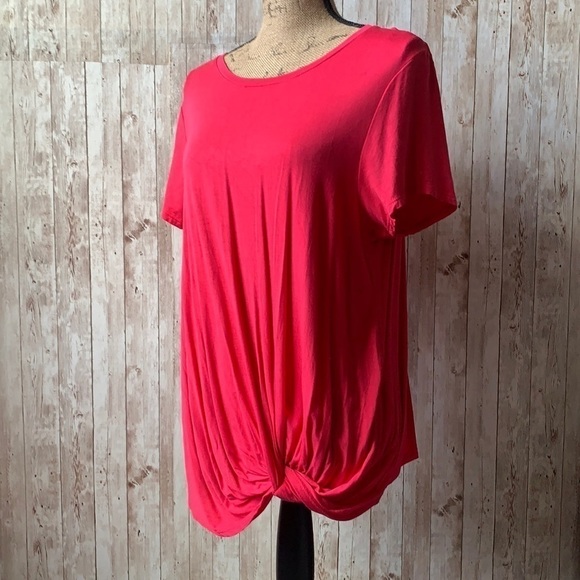 LEO & nicole pink twist bottom shirt - Picture 2 of 6